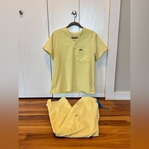 FIGS Scrub Set in Pale Yellow (Sunlight)